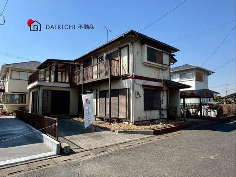 Front road 6m makes parking easy♪ 6LDK with many rooms ensures private space!