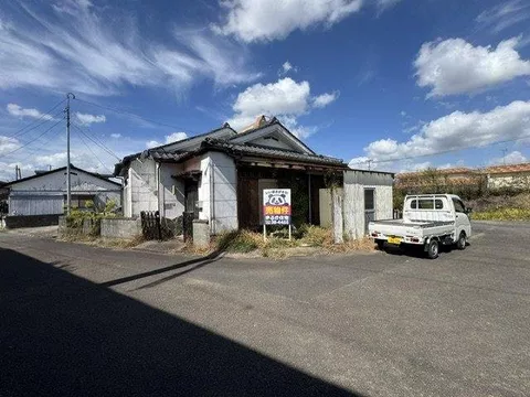 About 1km to Miyakonojo Station! This is a second-hand house with 3DK in Hirae Town (^^)/