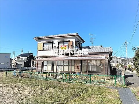 Used single-family home, 11 minutes on foot from Yoshinogari Park Station on the JR Nagasaki Main Line.