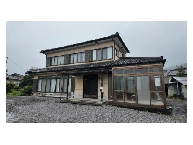 Tochigi City Okubo Town 2-story 7DK single-family home with a large garage