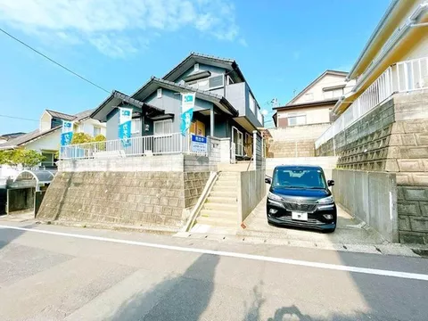[Open House Held] [Renovated/Immediate Occupancy Available] 3 Western-style rooms. Parking for 1 regular car available.