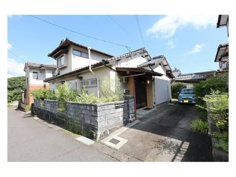 Equipped with a slope and handrails! A spacious bathroom of about 1.5 tsubo and a comfortable toilet for future peace of mind