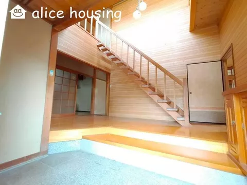 ◆Spacious land of approximately 122.9 tsubo◆ Please feel free to consult us about renovations.