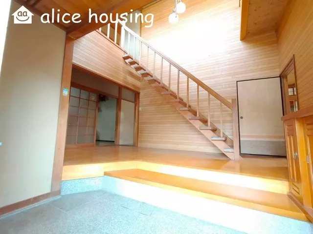 ◆Spacious land of approximately 122.9 tsubo◆ Please feel free to consult us about renovations.