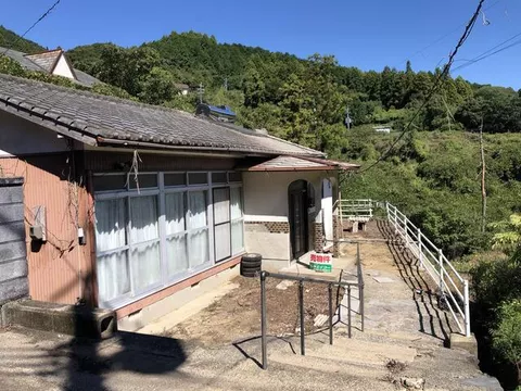 Ureshino City, Ureshino Town, Oaza Shimoshuku Yunoda (Ureshino Onsen Station) Single-story building 2DK
