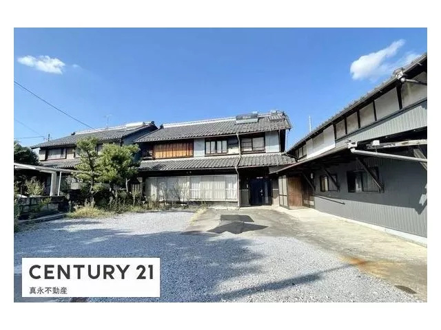 ◆ Spacious land of about 189 tsubo! Multiple parking spaces available ◆ South-facing road