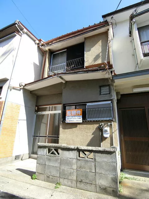 Approximately 16.9 km to JR Ibaraki Station