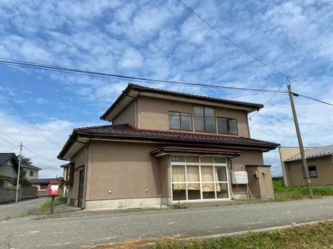 Tsuruoka City, Yanagikuse Aza Soto-no-Yashiki (Fujishima Station) 2-story building 4LDK