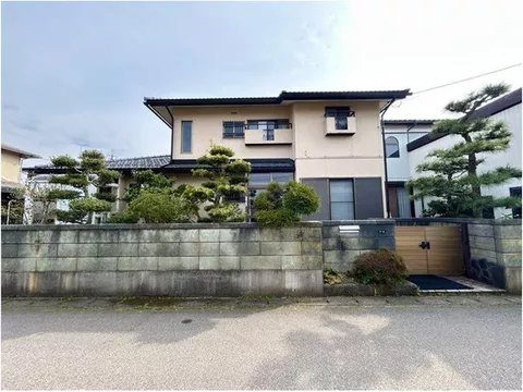 About a 10-minute walk to Dōhashi Station! A building constructed by Sekisui House that "does not feel its age."