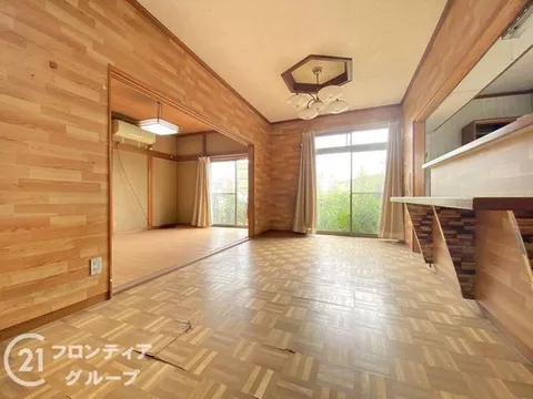 Open during the holidays + spacious 4LDK with access from the north and west sides! Immediate viewing available! All rooms have two sides of sunlight.