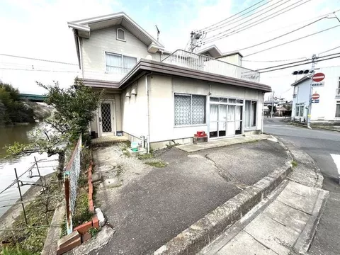 Currently offering a 3000 yen digital gift of your choice for property viewings and visits.