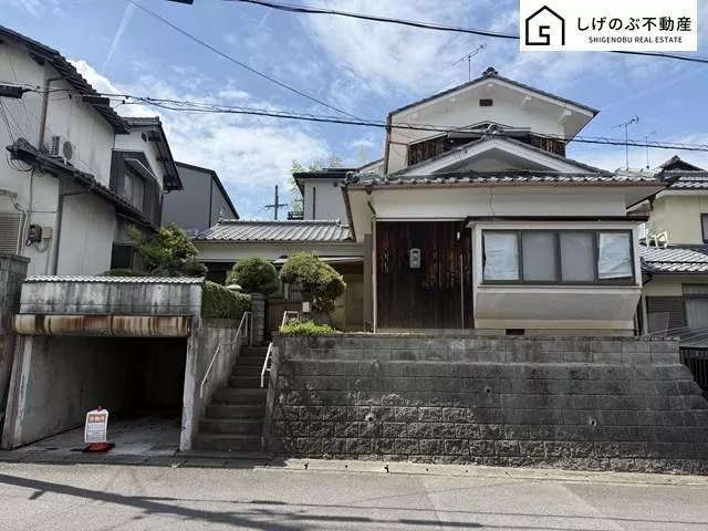 About 10 minutes on foot to Shimoda Elementary School ♪ Parking for 1 car available, there is a garden