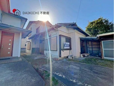 Within a 15-minute walk to Kazo Station♪ All rooms have storage space for plenty of belongings♪