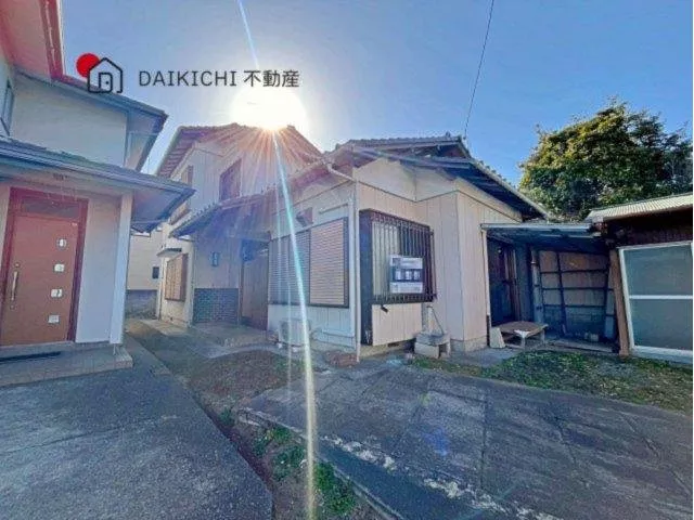 Within a 15-minute walk to Kazo Station♪ All rooms have storage space for plenty of belongings♪