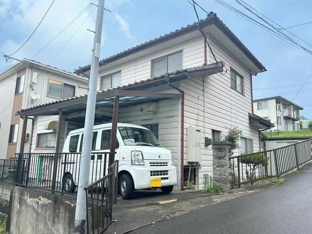 ■ Located about 3 minutes by car to the station, smooth for commuting or outings.