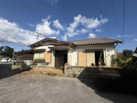 Higashikagawa-shi, Higashikagawa (Sanuki Aioi station) Single-story building, 3DK

1,000,000 yen