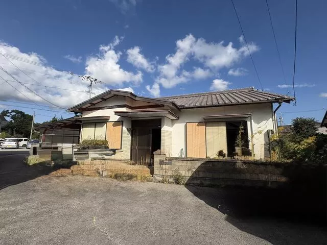 Higashikagawa-shi, Higashikagawa (Sanuki Aioi station) Single-story building, 3DK

1,000,000 yen