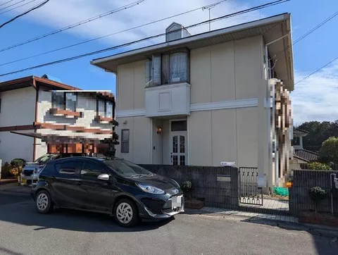 15 minutes on foot from Kintetsu Minami Osaka Line "Ukihoko" Station