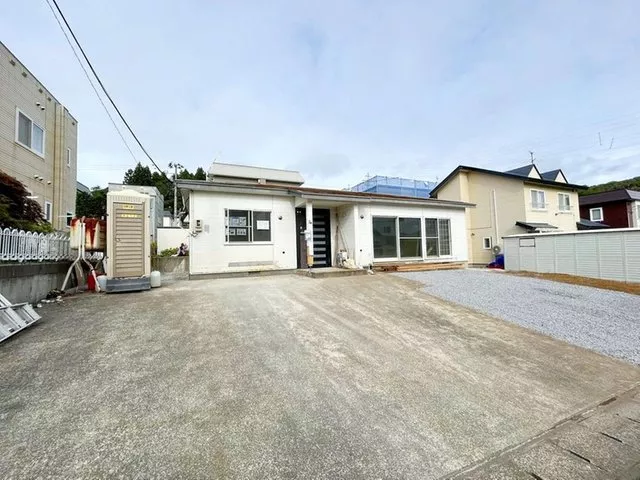 Open house event / Under renovation / Akasaka 2-chome / 3 parking spaces available / Single-story house