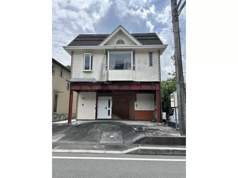[Landslide Disaster Caution Area] Parking for 2 cars available, a 2-story 2SK with 40-tatami and 46-tatami Western-style rooms