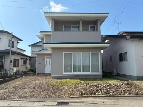 No buildings in front, ensuring good sunlight and ventilation! A house with a soothing view!