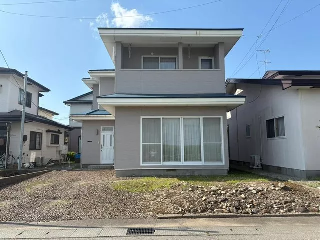 No buildings in front, ensuring good sunlight and ventilation! A house with a soothing view!