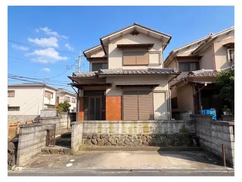 5DK with parking space (vehicle type restrictions apply) 8 minutes on foot from Kintetsu Nara Line "Higashi-Ikoma" station!