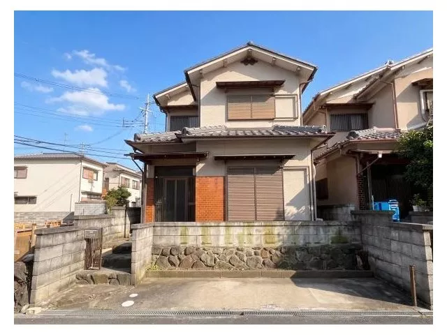 5DK with parking space (vehicle type restrictions apply) 8 minutes on foot from Kintetsu Nara Line "Higashi-Ikoma" station!