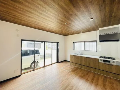Interior renovation completed♪ A safe location within 10 minutes on foot to elementary and junior high schools! - Image 3