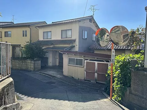 Used single-family home in Yamashina 3-chome