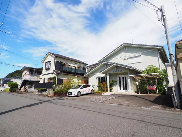 Wakayama City Kemi (Kuroe Station) two-story building 12DK