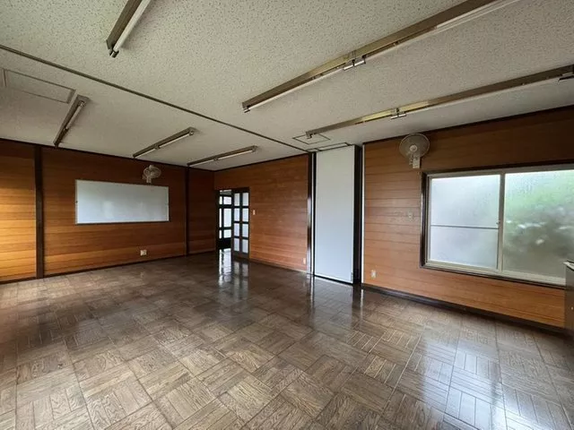 With a garage, you can feel secure even on rainy days.