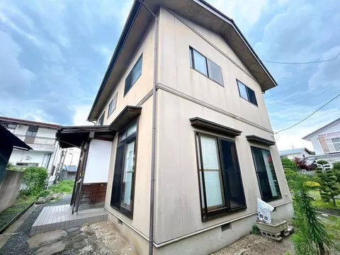 [Open House Held] Current sale / Move-in available within the year / Two-family living considered / New seismic standards compliant / Parking for 6 cars available