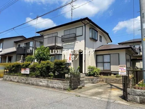 Renovated and ready to move in! Viewing possible in as little as 15 minutes.