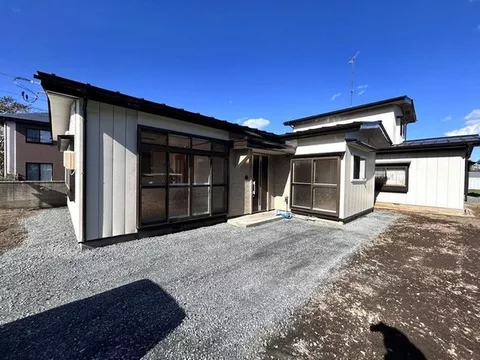 Open house event held / Interior and exterior renovation in progress / Single-story / Earthquake-resistant construction / Parking for 4 cars available /
