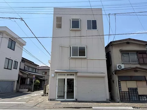 3-story, 3DK house ♪ with ample storage space and plenty of storage.