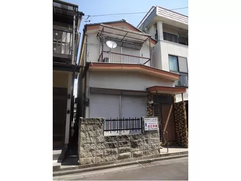 Close to Kofu city center, also accessible on foot from Kofu Station, good environment