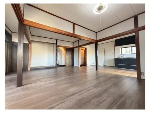 ◇Close to the station◇Land 162.04 square meters, exclusive area 116.15 square meters◇Renovated