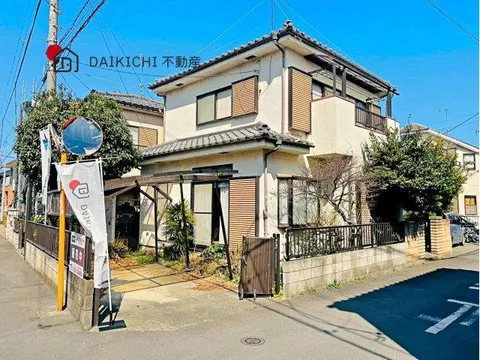 Excellent sunlight on a southeast corner lot!! Good access to National Route 17 and the old Nakayama Road!