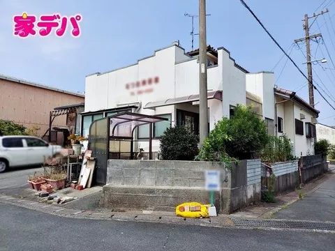 ■ Store and residence, 4 rooms on the first floor, 3 rooms on the second floor ■ Corner lot ■ Within a 10-minute walk to Maisaka Elementary and Maisaka Junior High