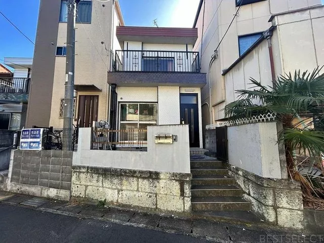 Immediate move-in and viewing available (Recommended for couples who want to maintain privacy)