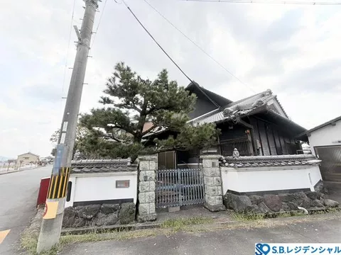 Kashihara City, Magurakawa-cho 2-chome (Kanbayashi Station) 2-story building 5DK