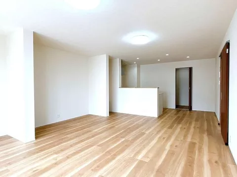[Open House Held] [Renovated] Parking for 3 cars in parallel, 4LDK, water facilities replaced.