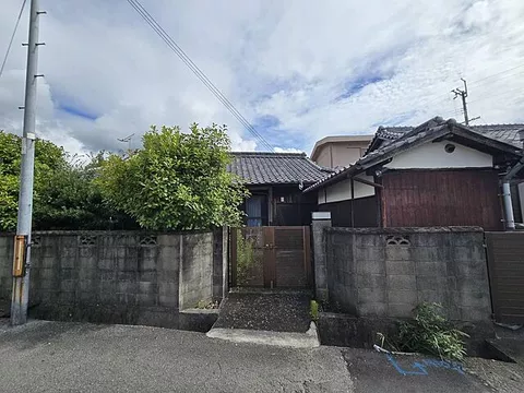 Used single-family home in Iwade City, single-story house