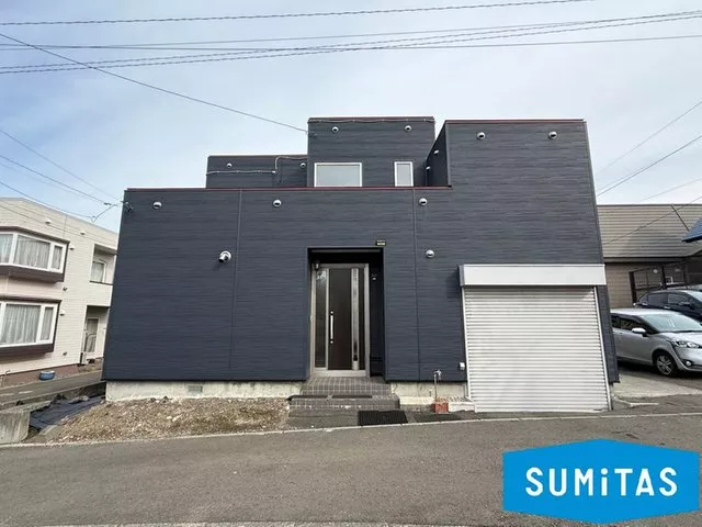 A 3LDK layout with a garage! It also comes with a backyard that can be used for multiple purposes!