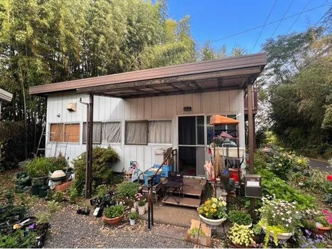 Since it is a residential property with a store, you can operate a restaurant or café.