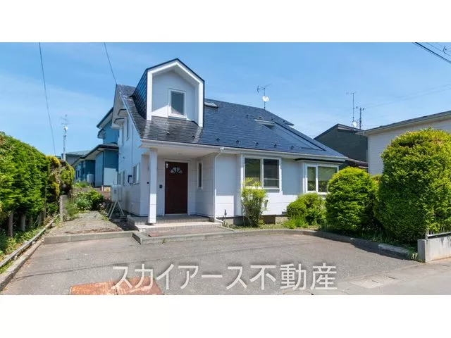 Good condition even after 34 years. A single-family home that can be lived in with minor renovations