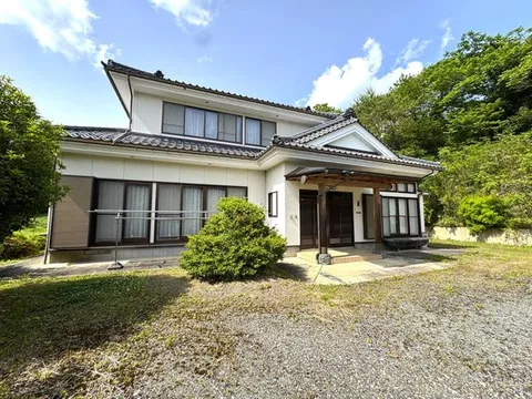 Total land area over 700 tsubo! Multiple auxiliary buildings! Each room is over 6 tatami mats!