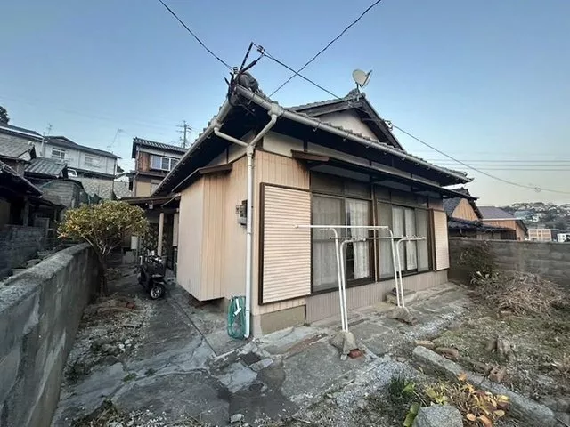 ○ Easy to live in, popular single-story home! ○ The indoor condition is good!