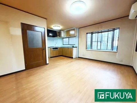 19 minutes on foot from the station! 3-story used house with 3SLDK! Currently vacant! Space for one car! - Image 3
